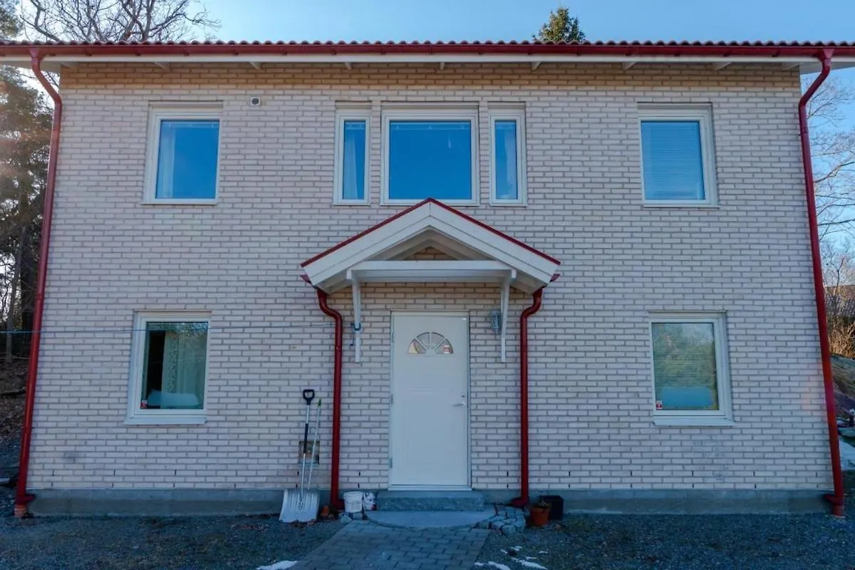 Family Friendly Villa - 6 Bedrooms ストックホルム 0*,